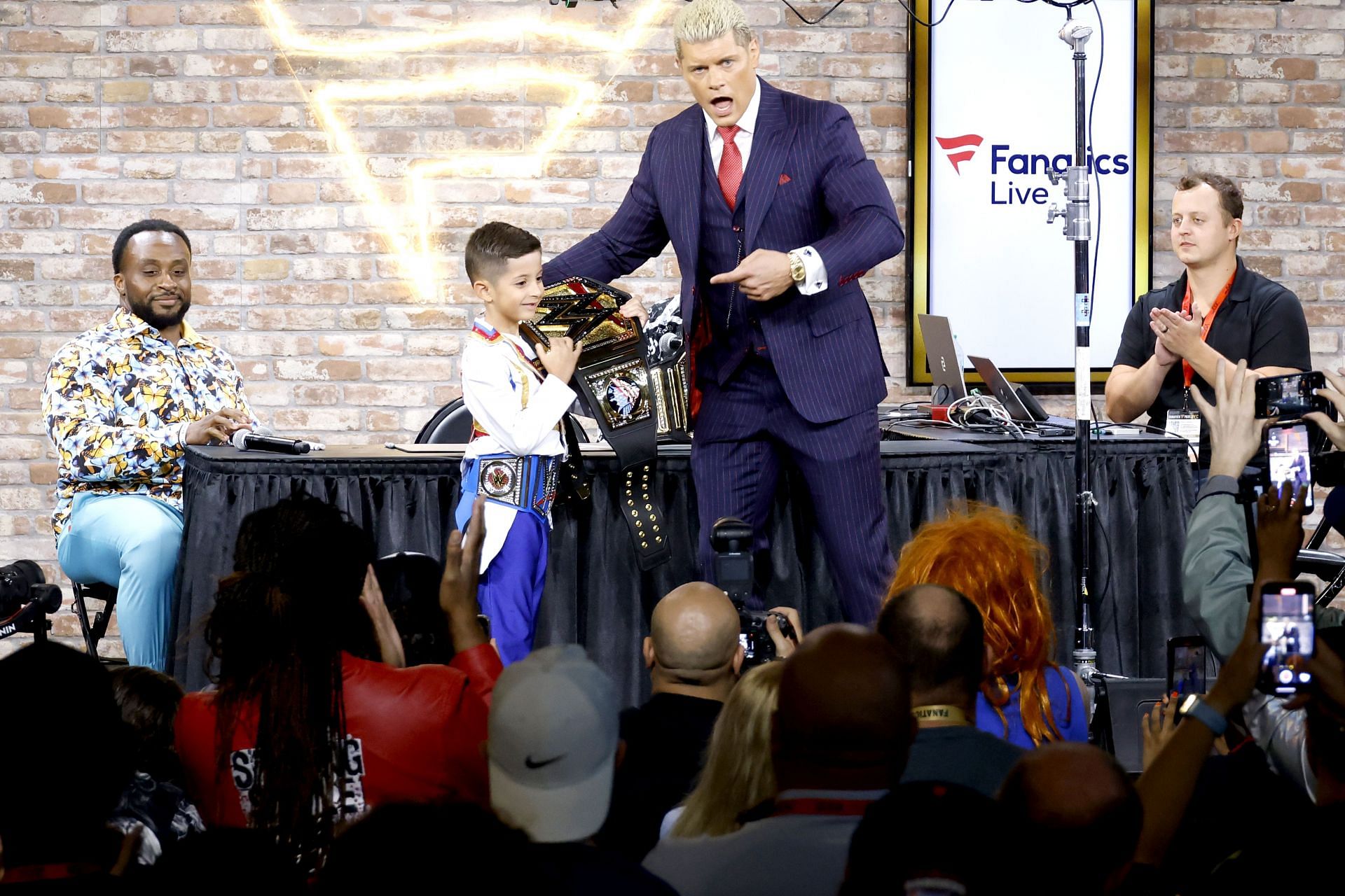 How tall is Cody Rhodes?